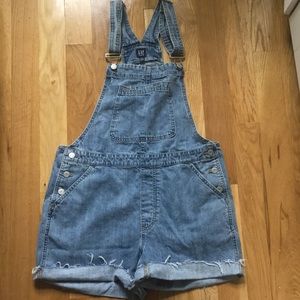 NEVER WORN GAP DENIM SHORT OVERALLS